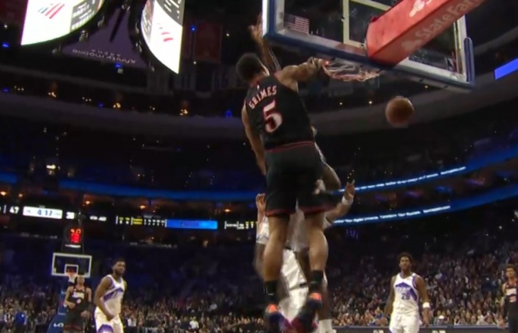 开云登录入口地址-生猛！格莱姆斯弧顶小拜佛过人腾空暴起 凶残单臂隔扣希布韦